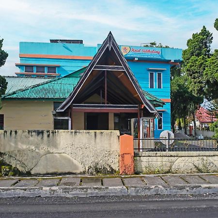 Oyo 92577 Hotel Sidikalang Near Kejaksaan Negeri Dairi 외부 사진