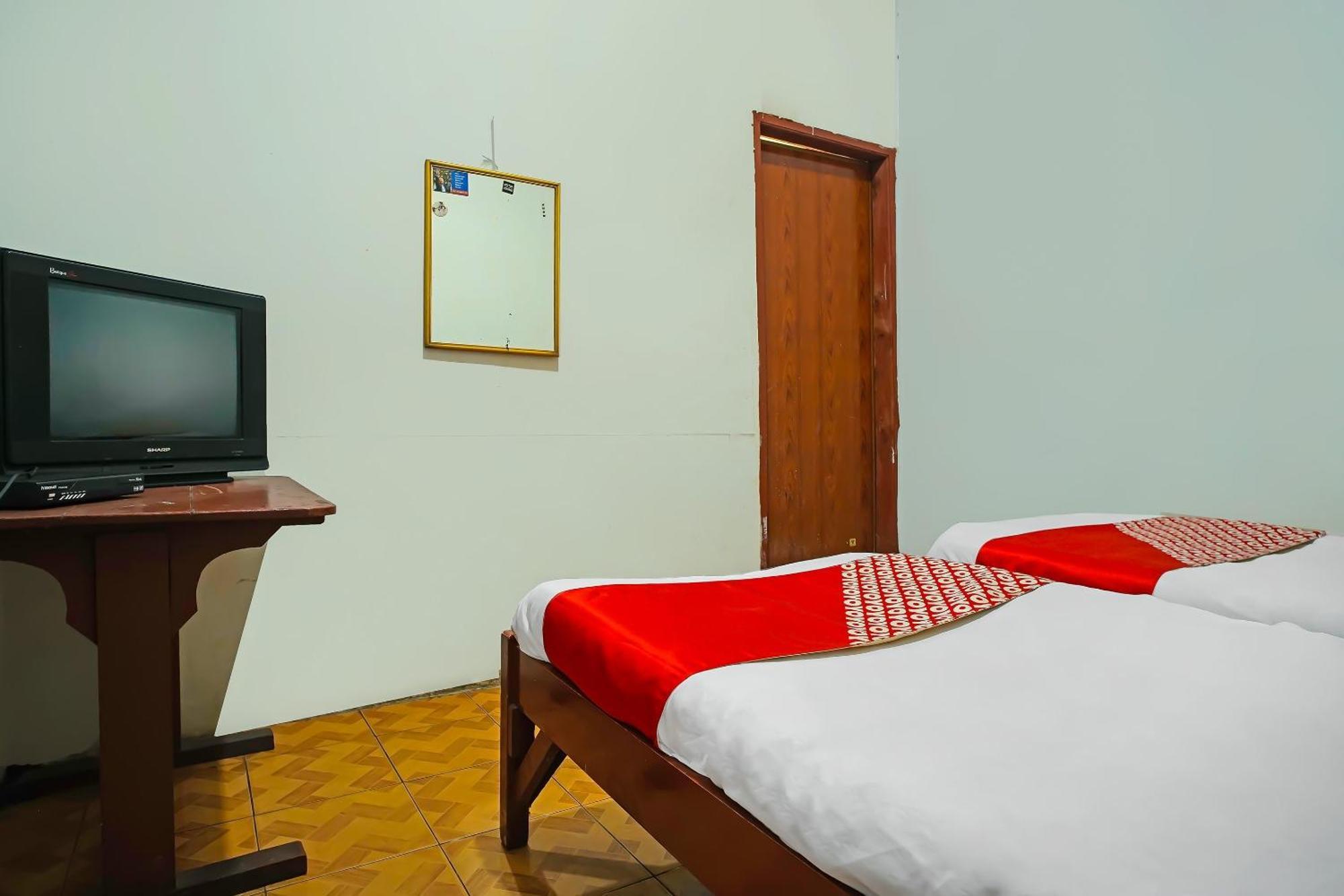 Oyo 92577 Hotel Sidikalang Near Kejaksaan Negeri Dairi 외부 사진
