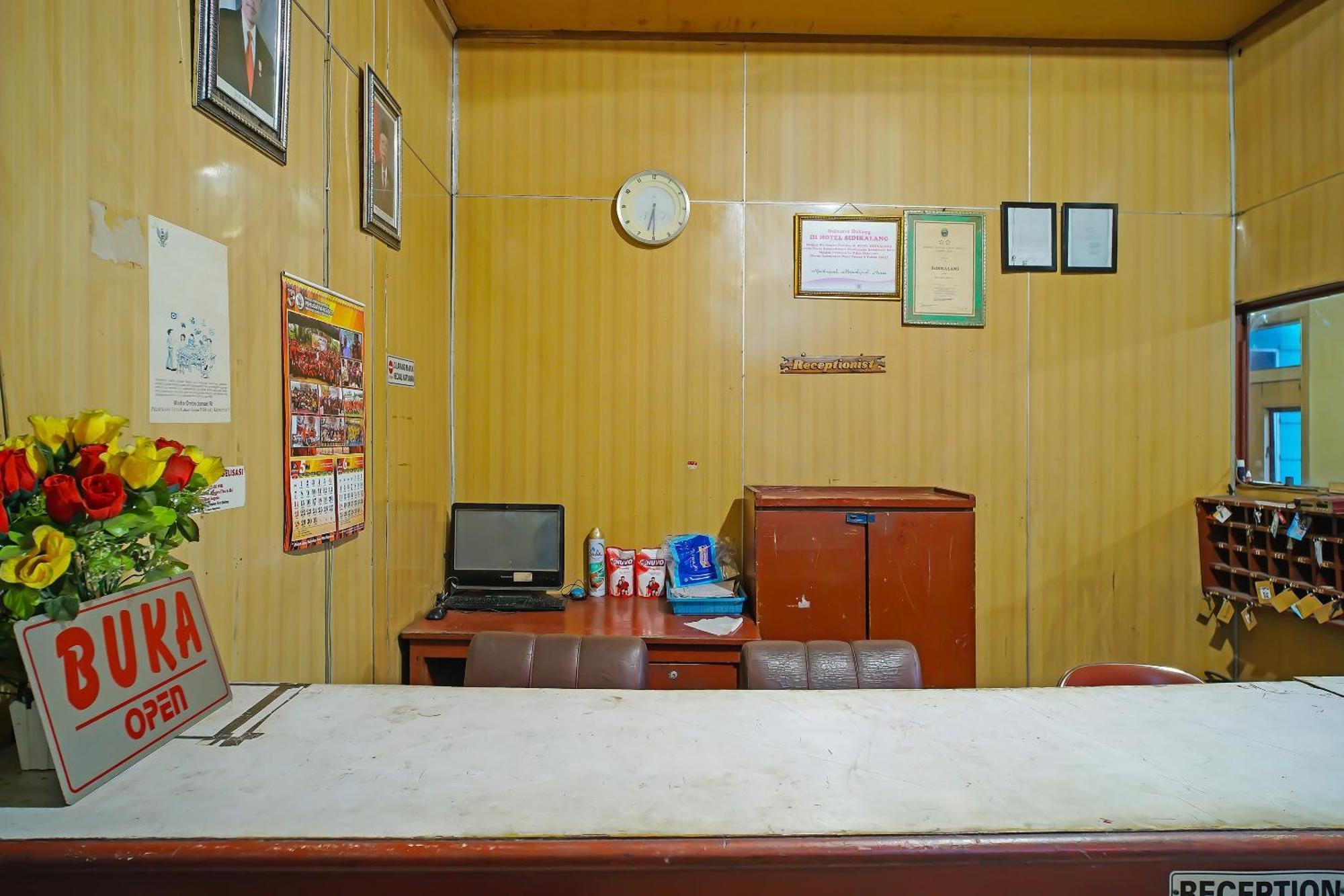 Oyo 92577 Hotel Sidikalang Near Kejaksaan Negeri Dairi 외부 사진