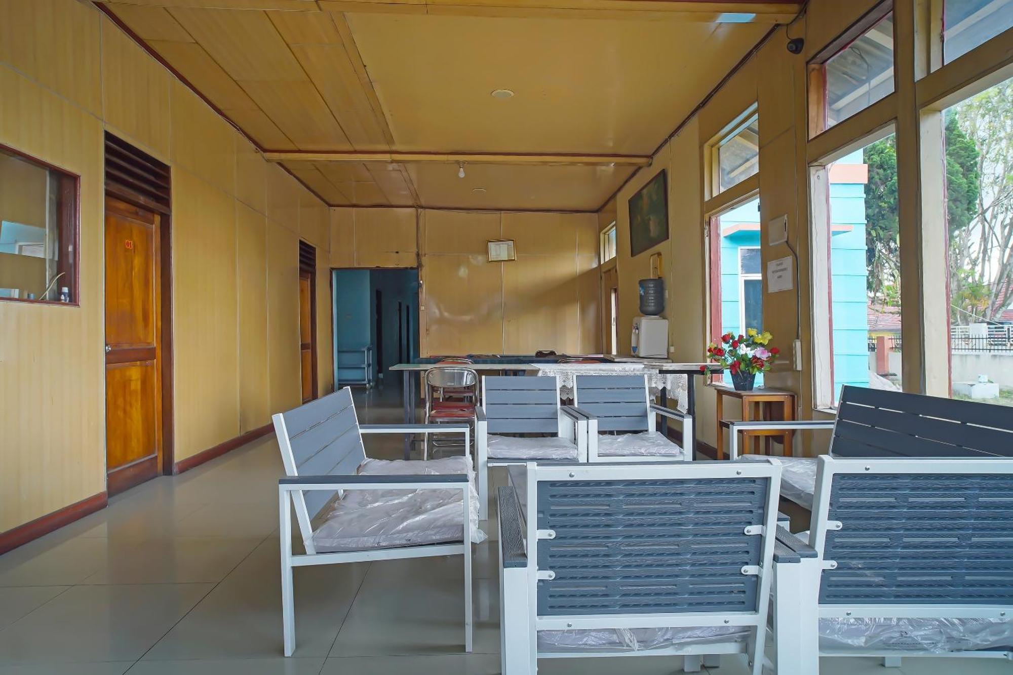 Oyo 92577 Hotel Sidikalang Near Kejaksaan Negeri Dairi 외부 사진
