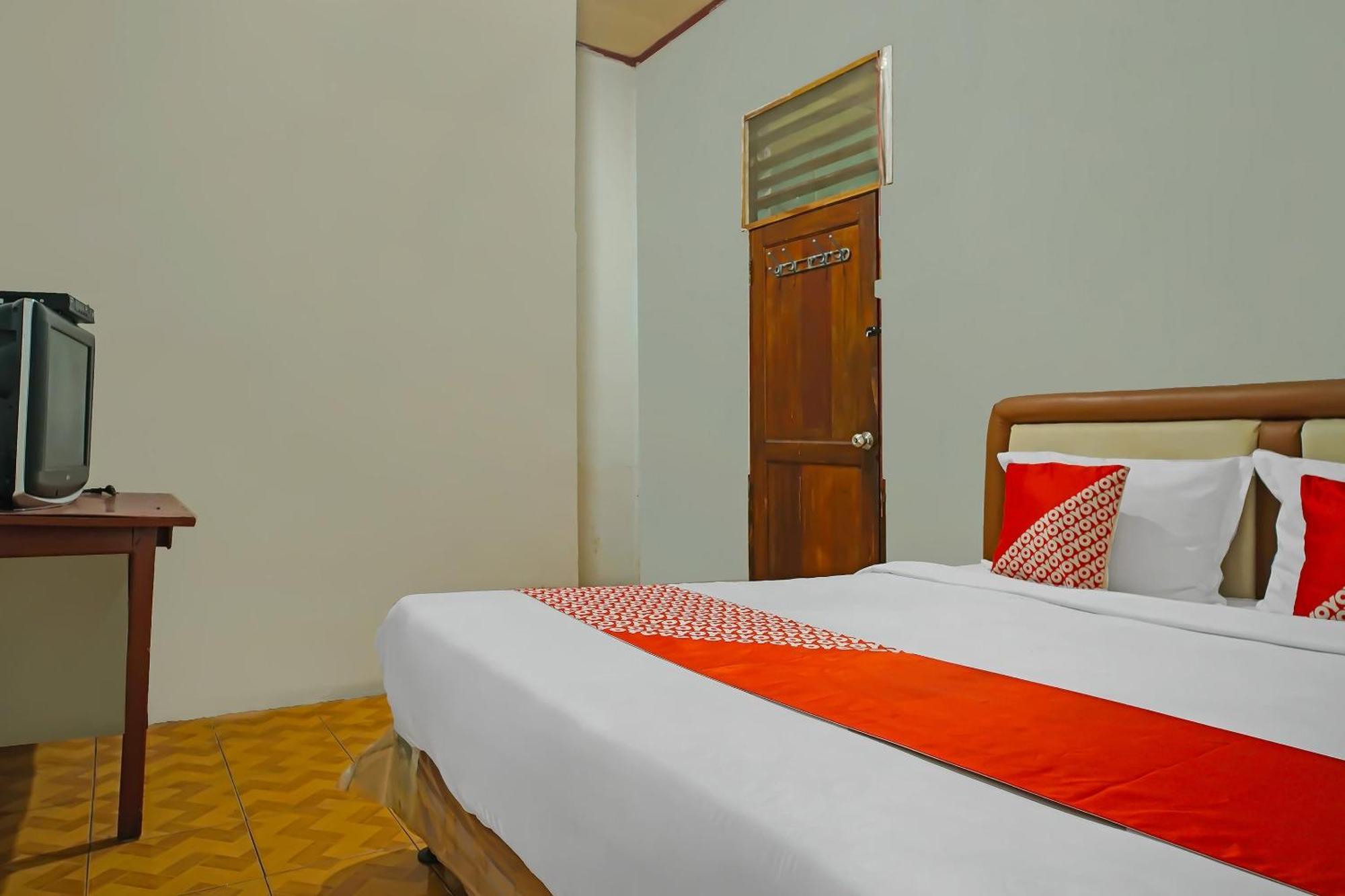 Oyo 92577 Hotel Sidikalang Near Kejaksaan Negeri Dairi 외부 사진