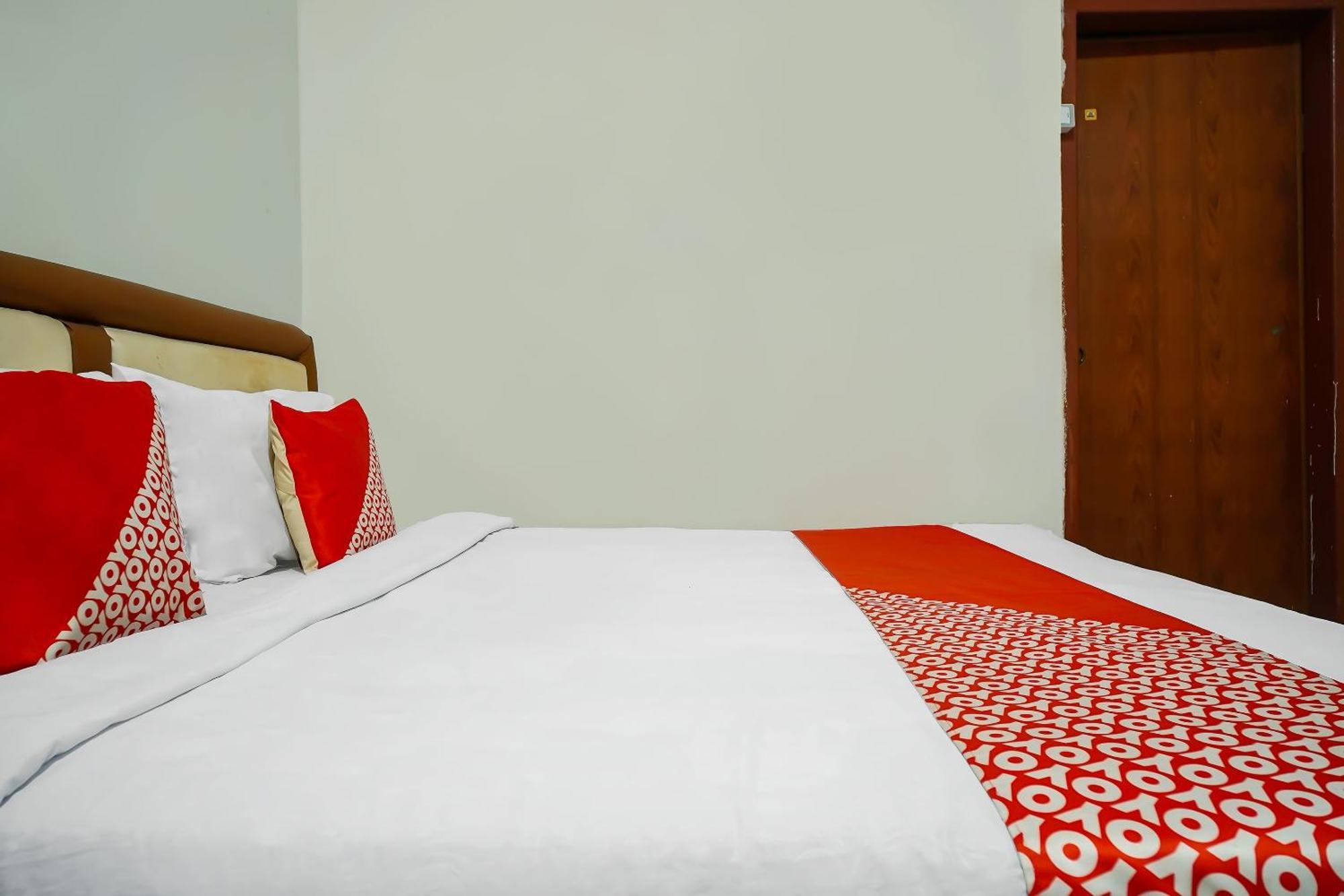 Oyo 92577 Hotel Sidikalang Near Kejaksaan Negeri Dairi 외부 사진